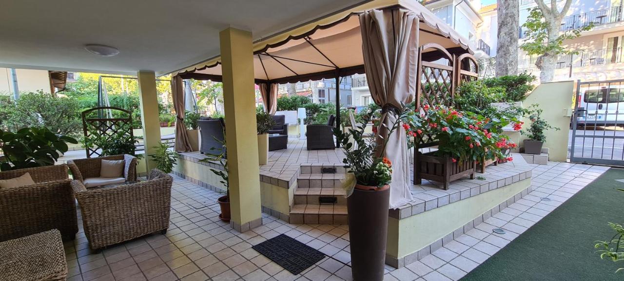 Hotel Beppe Rimini Bagian luar foto