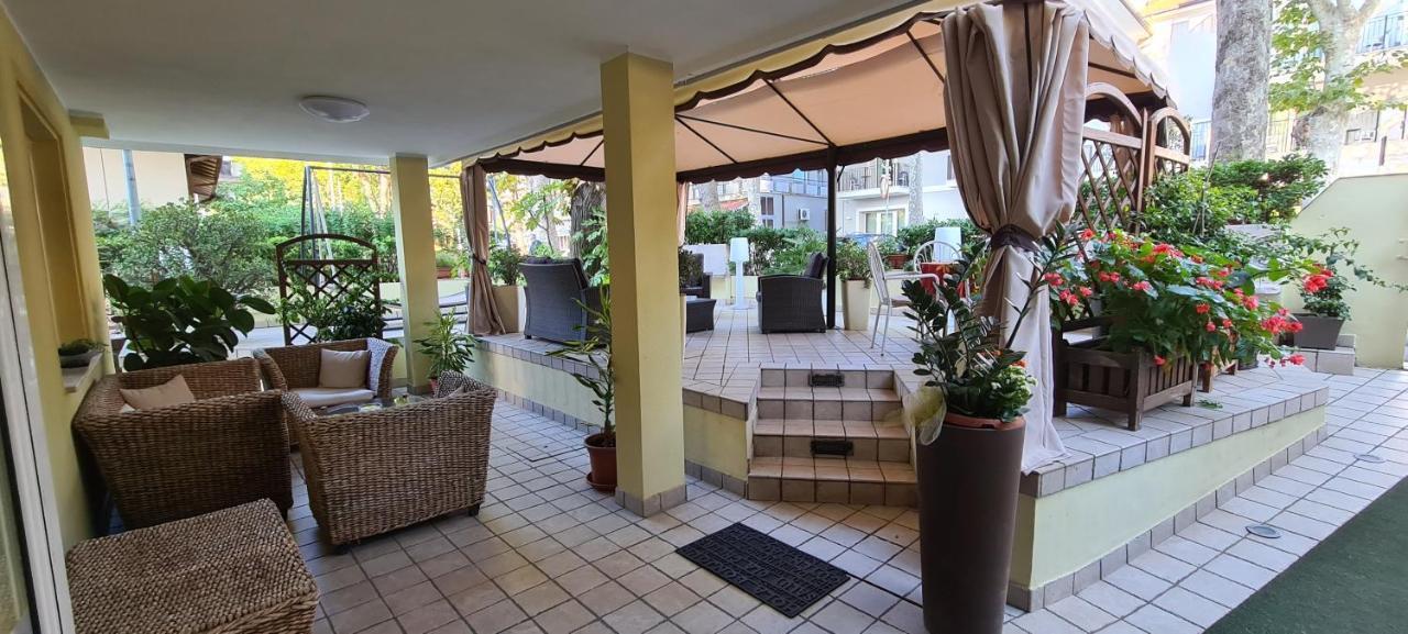 Hotel Beppe Rimini Bagian luar foto