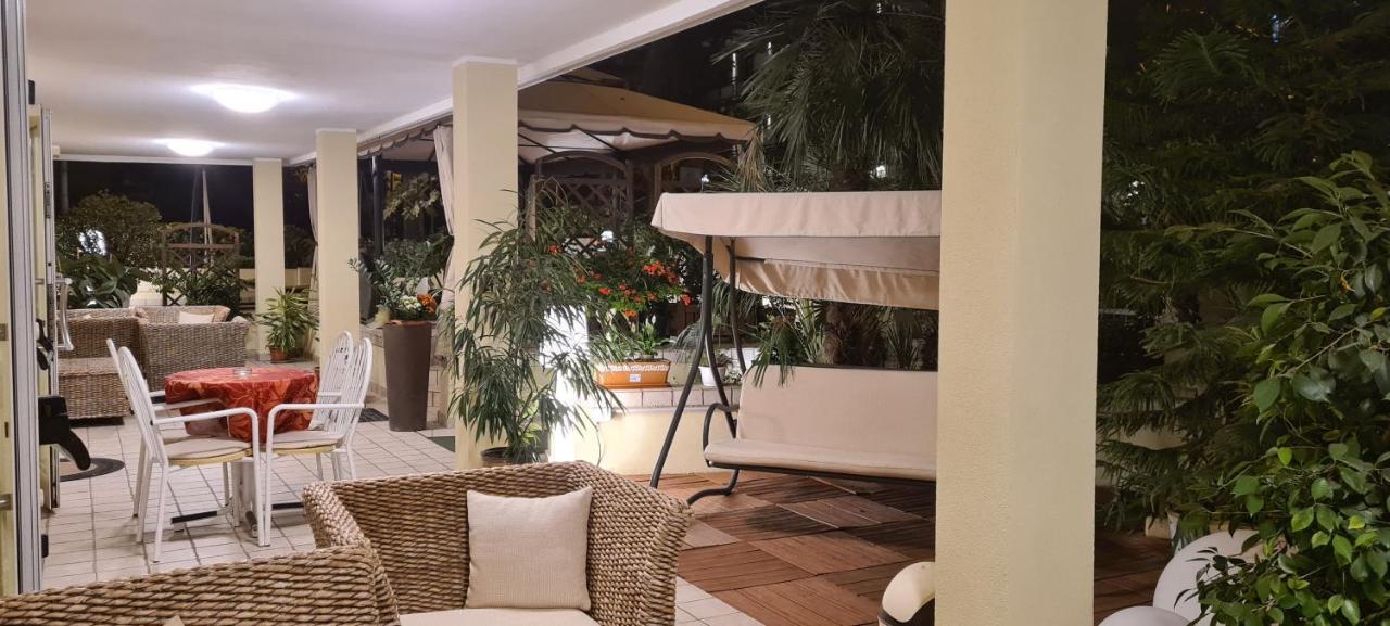 Hotel Beppe Rimini Bagian luar foto