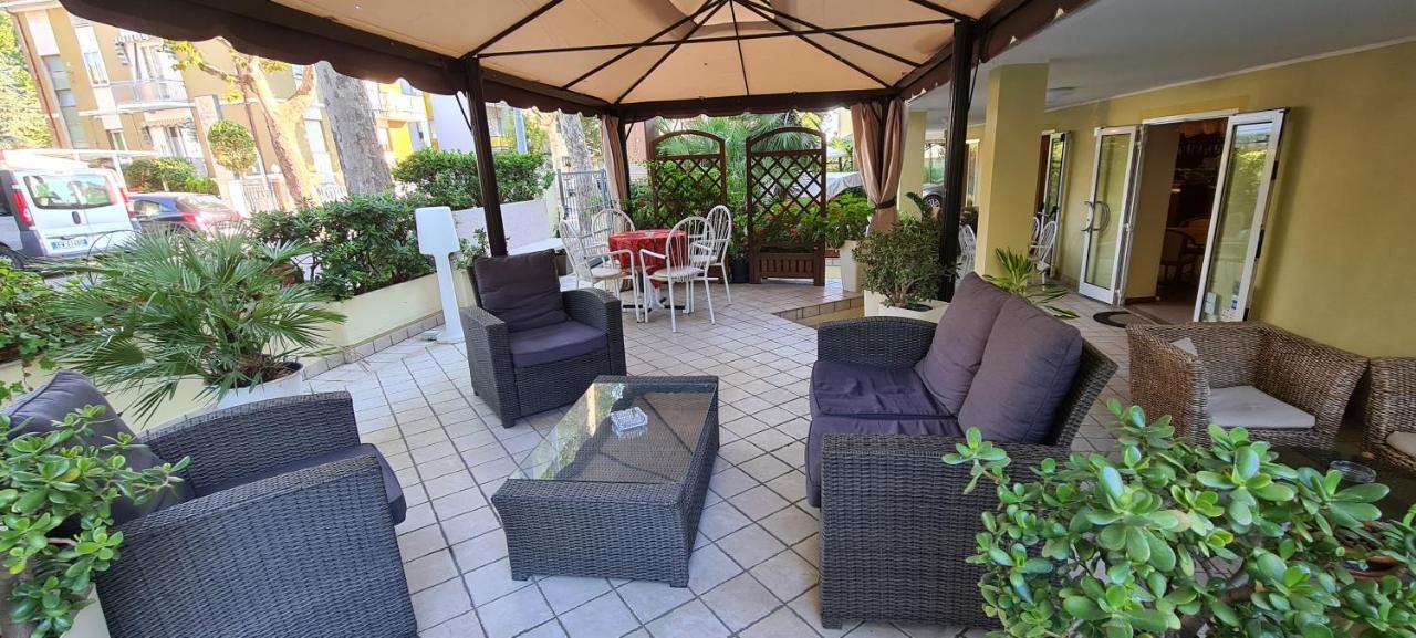 Hotel Beppe Rimini Bagian luar foto