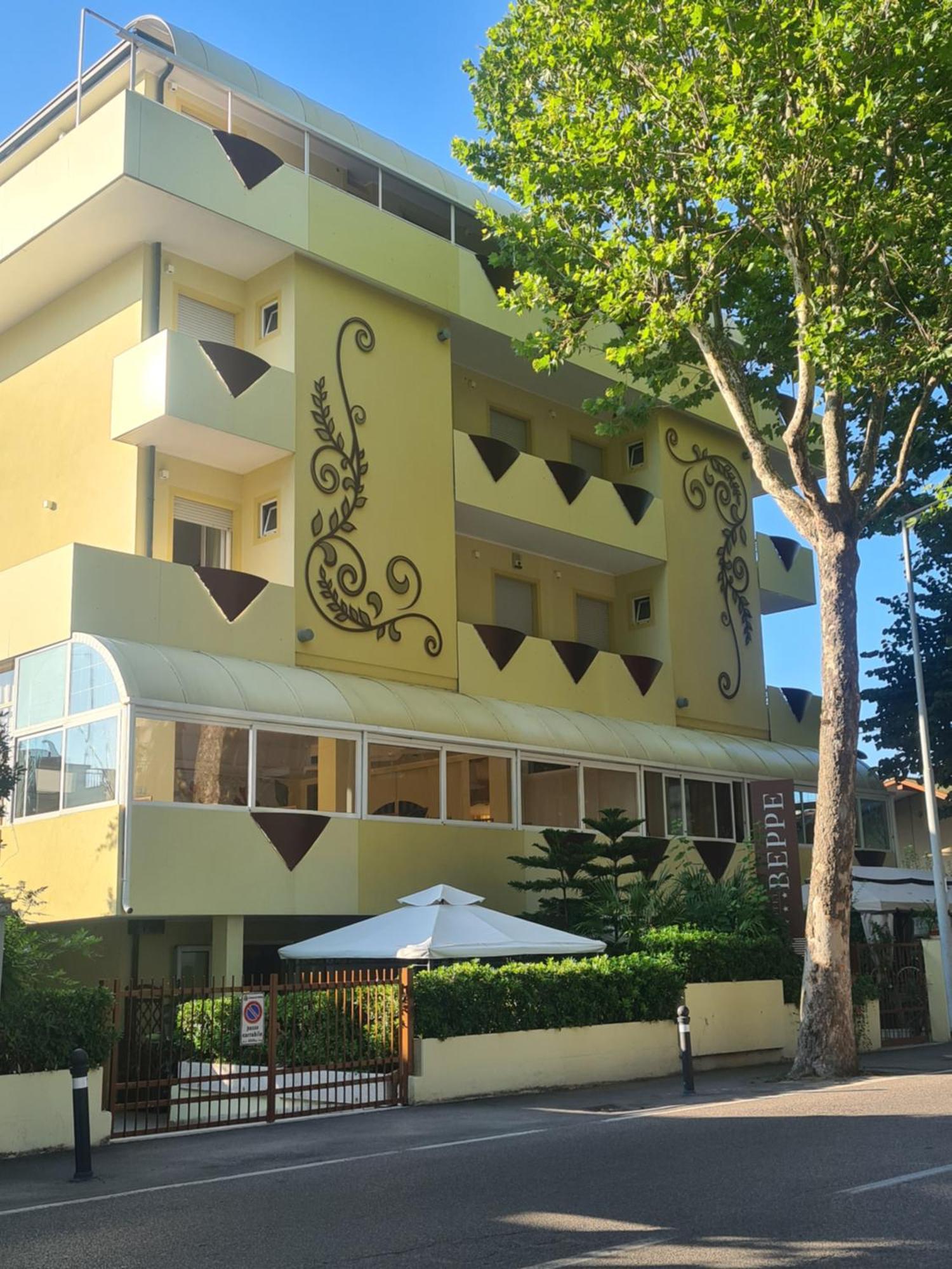 Hotel Beppe Rimini Bagian luar foto
