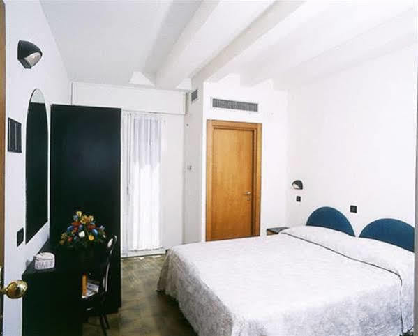 Hotel Beppe Rimini Bagian luar foto
