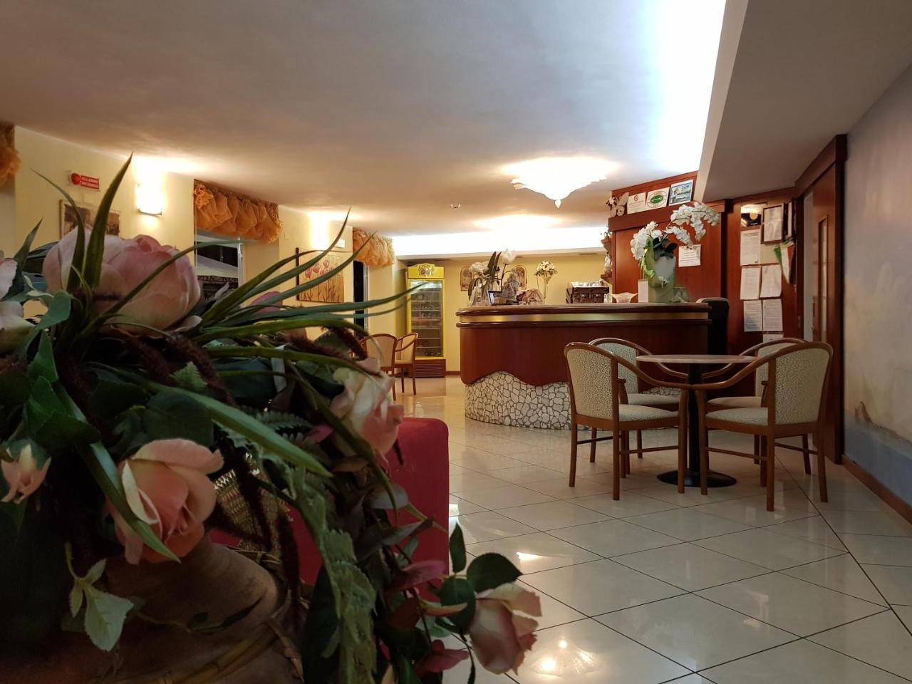 Hotel Beppe Rimini Bagian luar foto