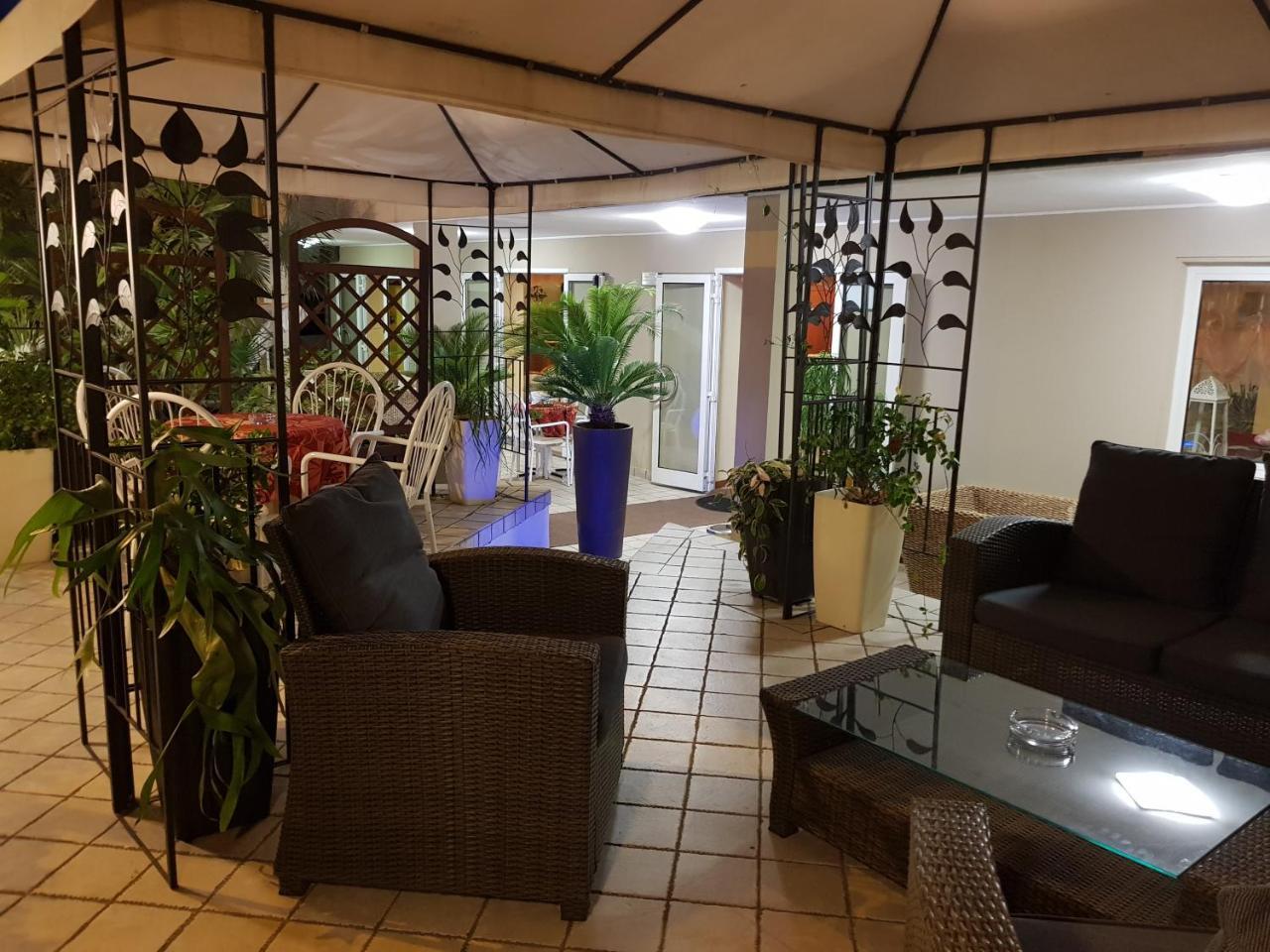 Hotel Beppe Rimini Bagian luar foto